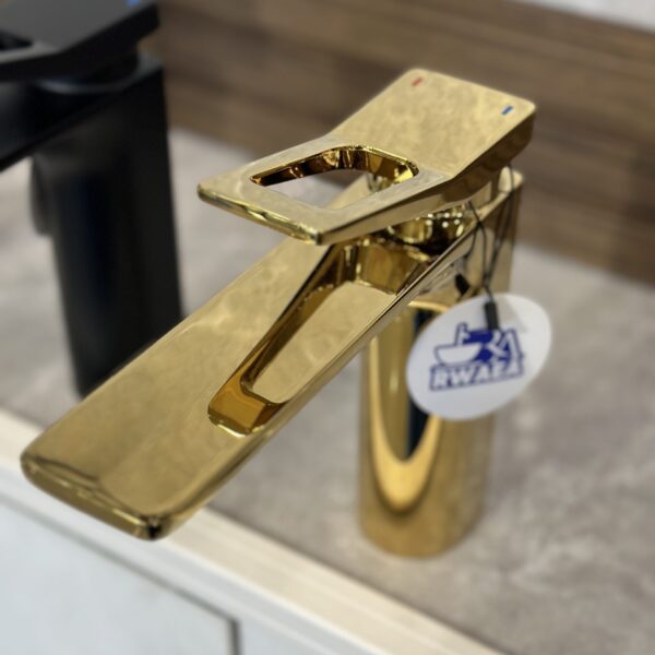 خلاط مغسلة ذهبى مربع