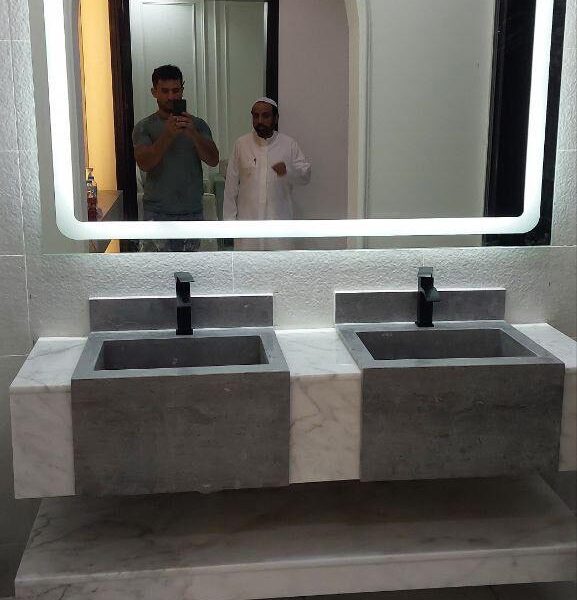 مغسلة رخام طبيعى موجلا تركى مع رخام تندرا تركى احواض رخام تفصيل حسب الطلب